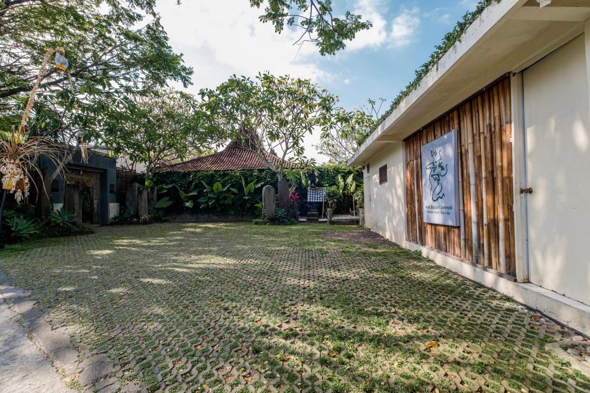 Villa Alam Bidadari Seminyak Esterno foto