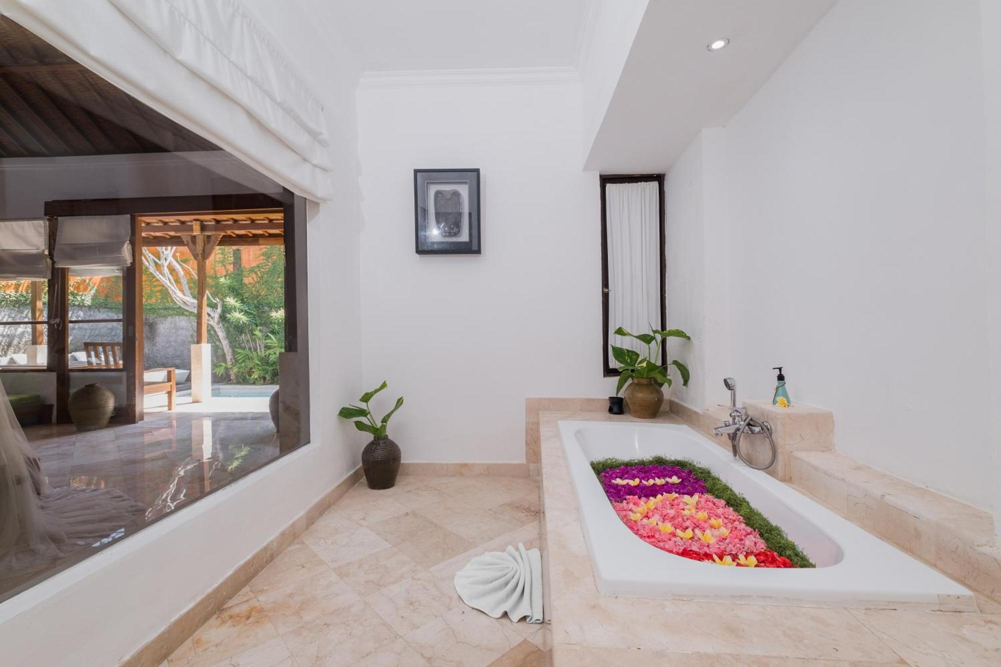 Villa Alam Bidadari Seminyak Esterno foto